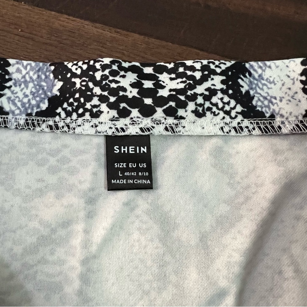 SHEIN Black and White Snake Print Pencil Skirt - Picture 3 of 5